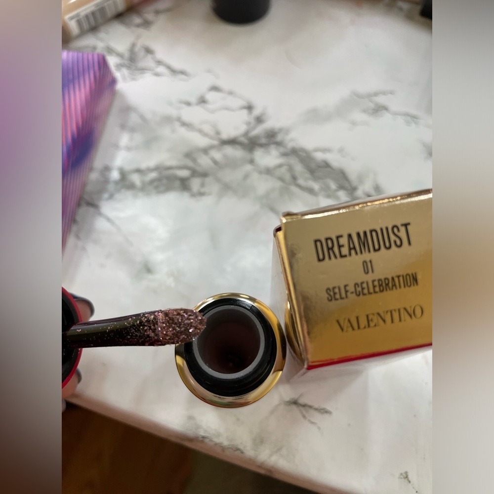 Valentino Beauty Dream Dust Lip & Cheek Loose Glitter - Picture 4 of 7